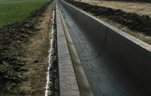 U型渠襯砌機,U型硬質(zhì)渠滑膜機